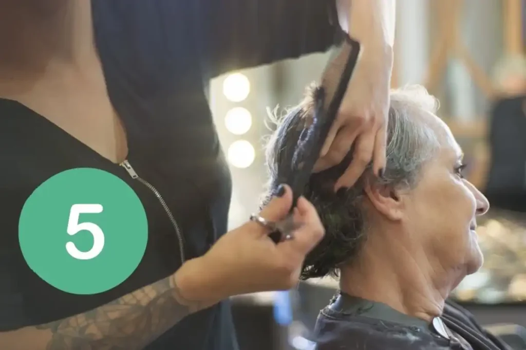 Rejuvenesça o Rosto Após os 60 com Estes 5 Cortes de Cabelo Fáceis de Pentear